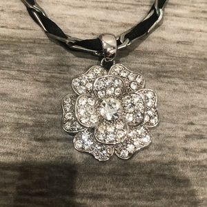 Black Flower Neclace